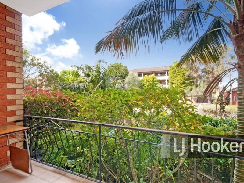 2/13 Brisbane Street, Harris Park NSW 2150