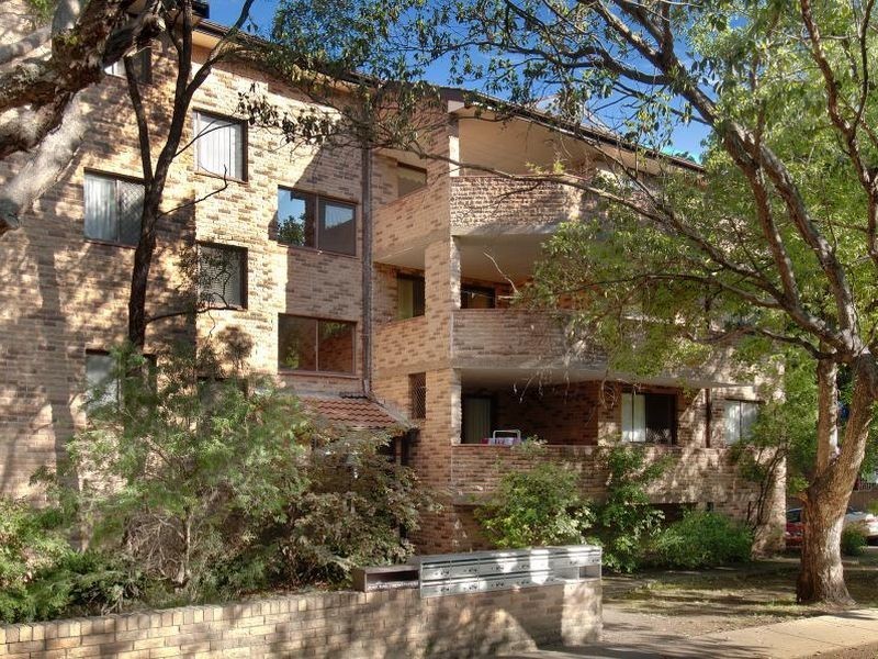 2/18-20 Queens Road, Westmead NSW 2145