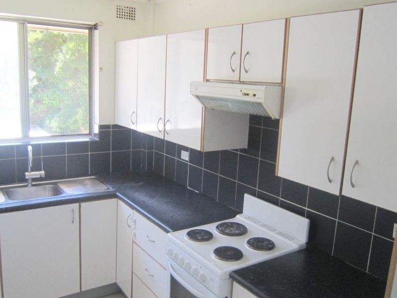 4 Alexandra Avenue, Westmead NSW 2145