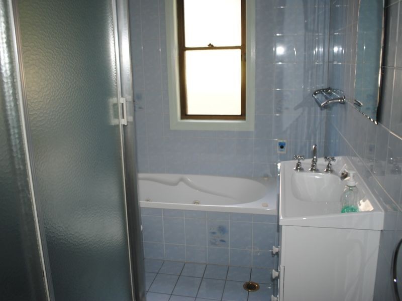 18 Fraser Street, Westmead NSW 2145