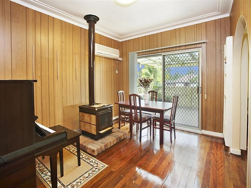 16 Cotswold Street, Westmead NSW 2145