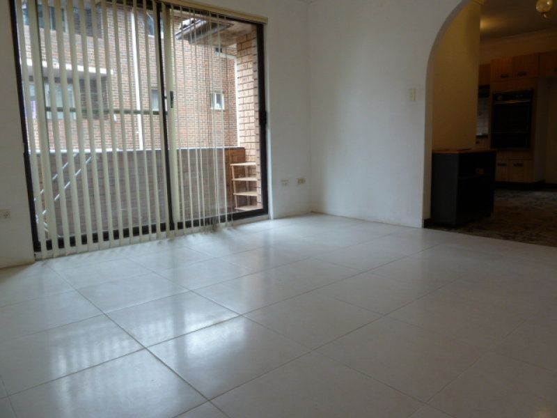 6 Queens Road, Westmead NSW 2145