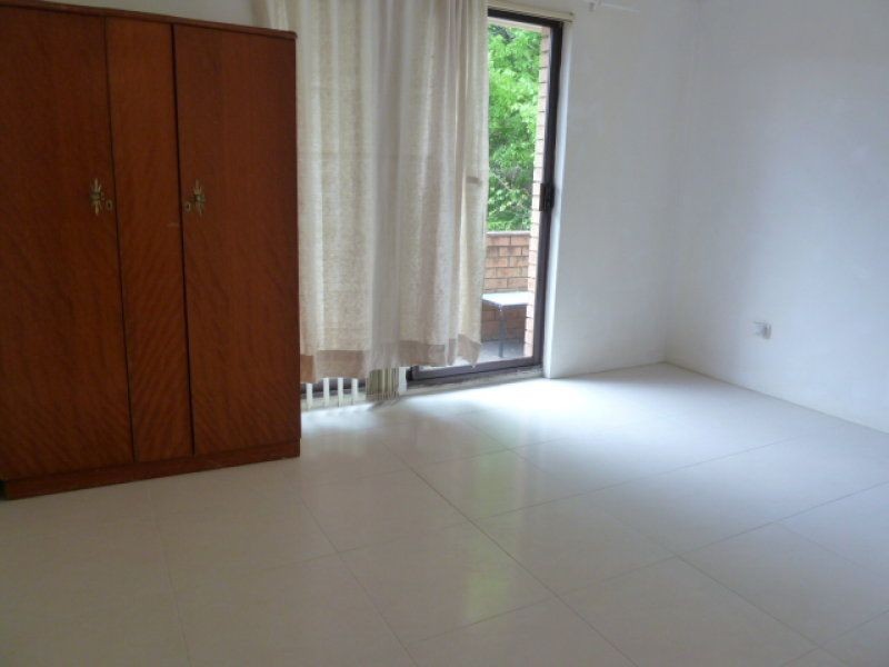 6 Queens Road, Westmead NSW 2145