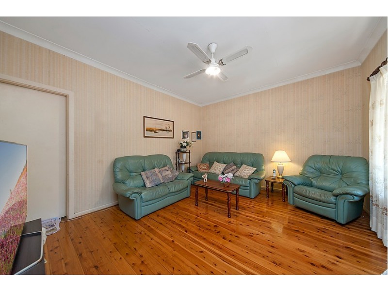 94 Oramzi Street, Girraween NSW 2145