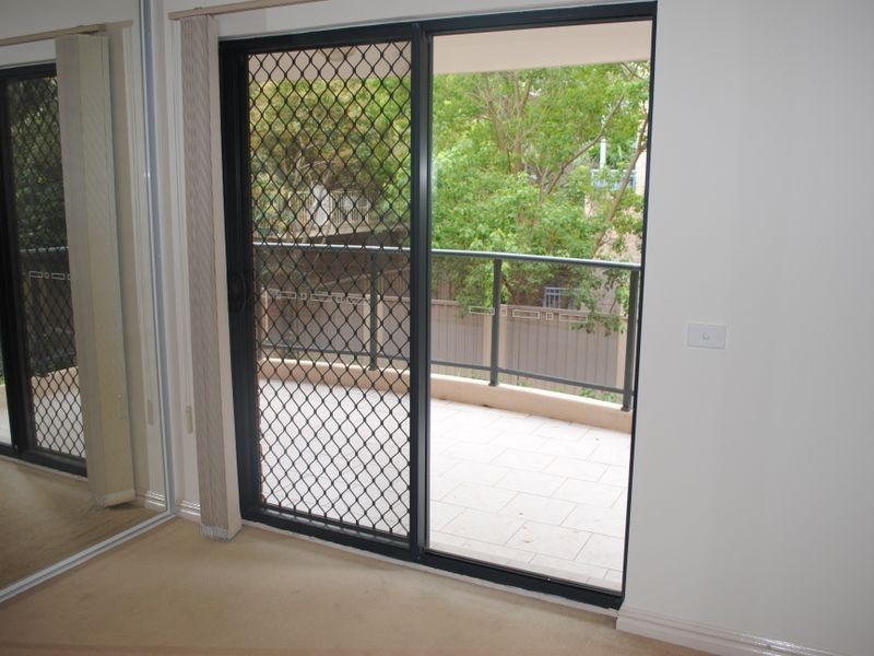 16 Priddle Street, Westmead NSW 2145