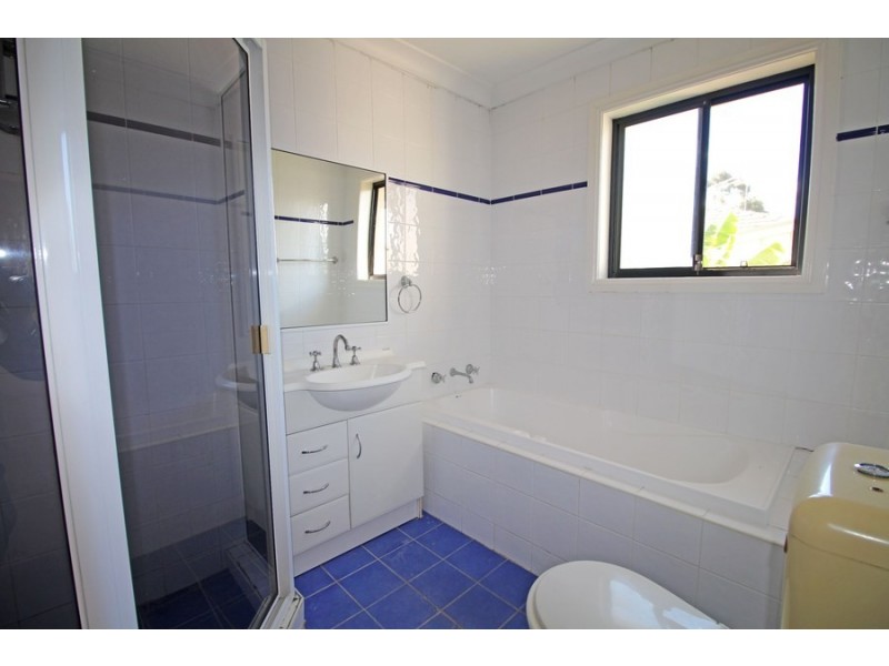 2/152 Metella Road, Toongabbie NSW 2146