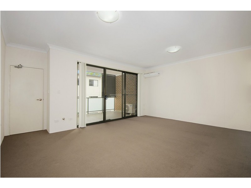 205/12-14 Howard Avenue, Northmead NSW 2152