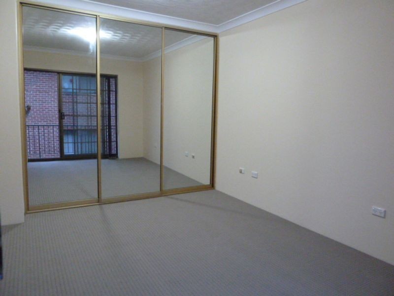 8 Hainsworth Street, Westmead NSW 2145