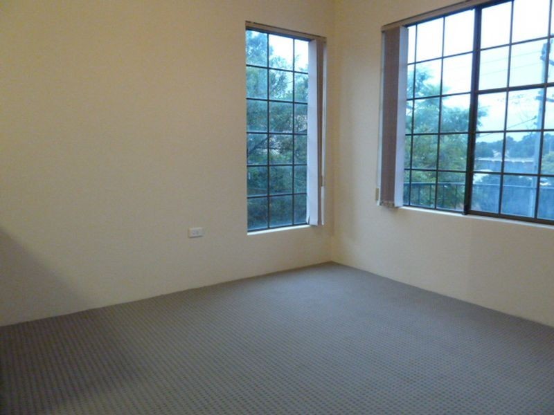 8 Hainsworth Street, Westmead NSW 2145