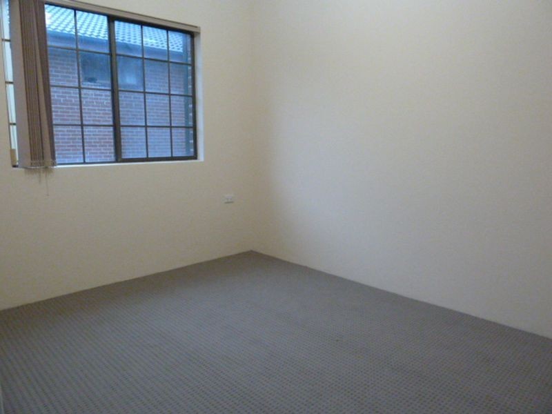 8 Hainsworth Street, Westmead NSW 2145