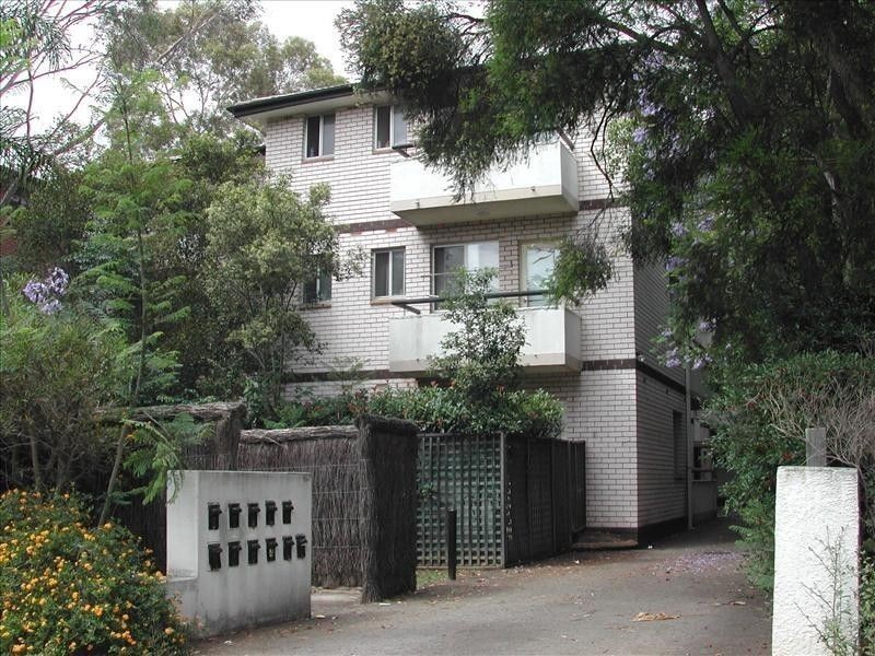 22 Caroline Street, Westmead NSW 2145