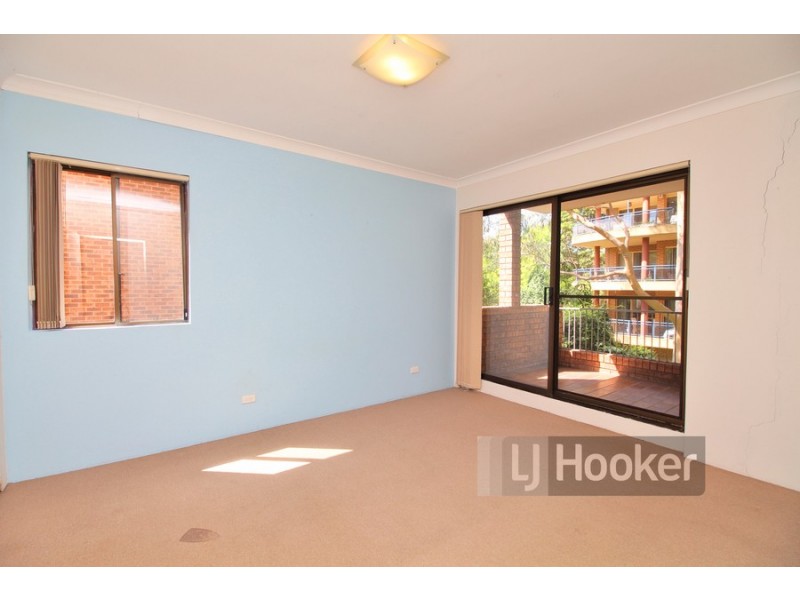 2/20 Caroline Street, Westmead NSW 2145