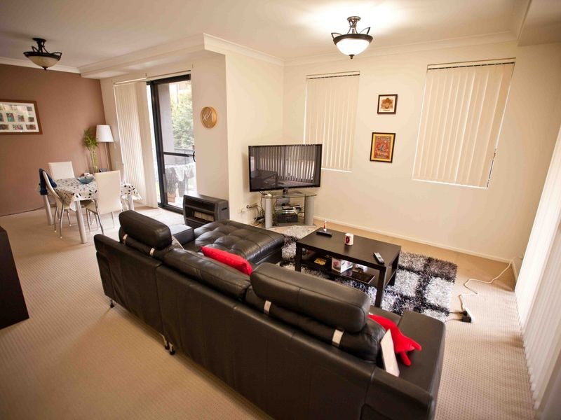 35 Lydbrook Street, Westmead NSW 2145