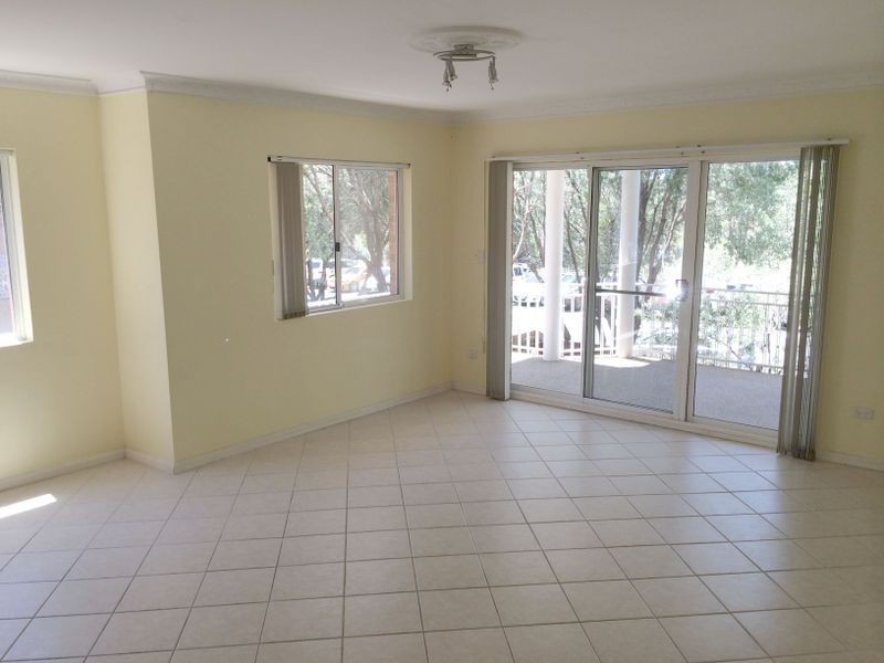 8 Park Avenue, Westmead NSW 2145