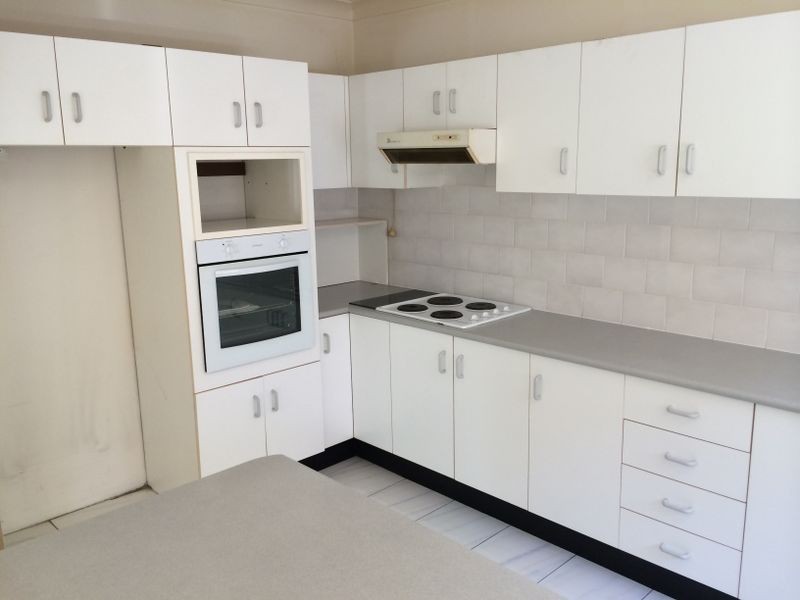 8 Park Avenue, Westmead NSW 2145