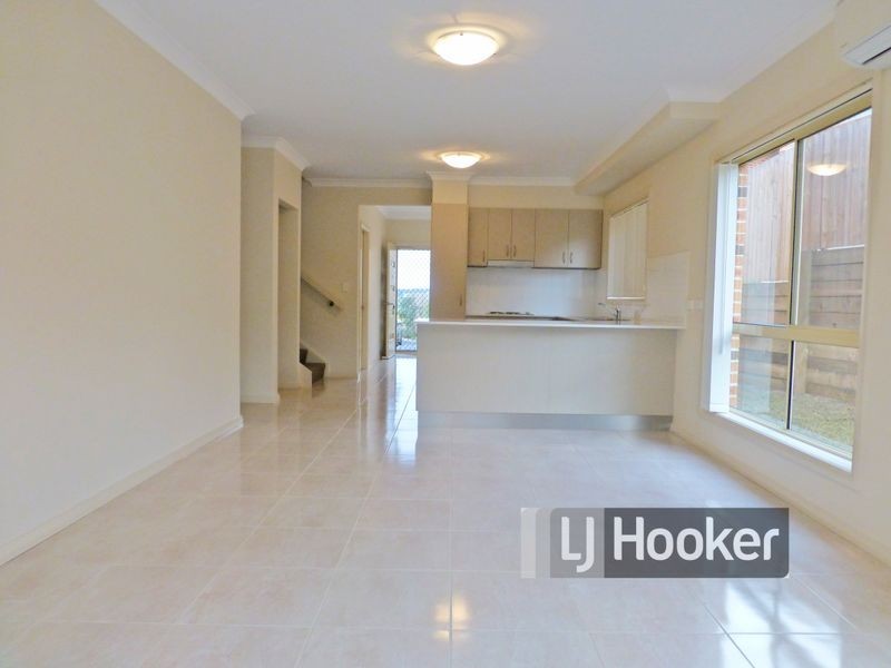 102 Feldspar Road, Eagle Vale NSW 2558