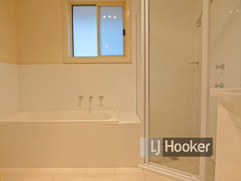 102 Feldspar Road, Eagle Vale NSW 2558