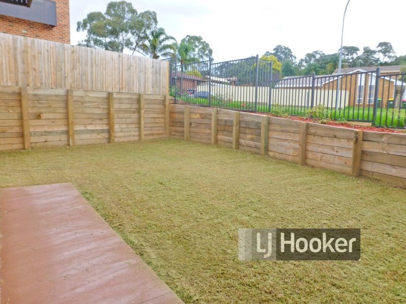 102 Feldspar Road, Eagle Vale NSW 2558