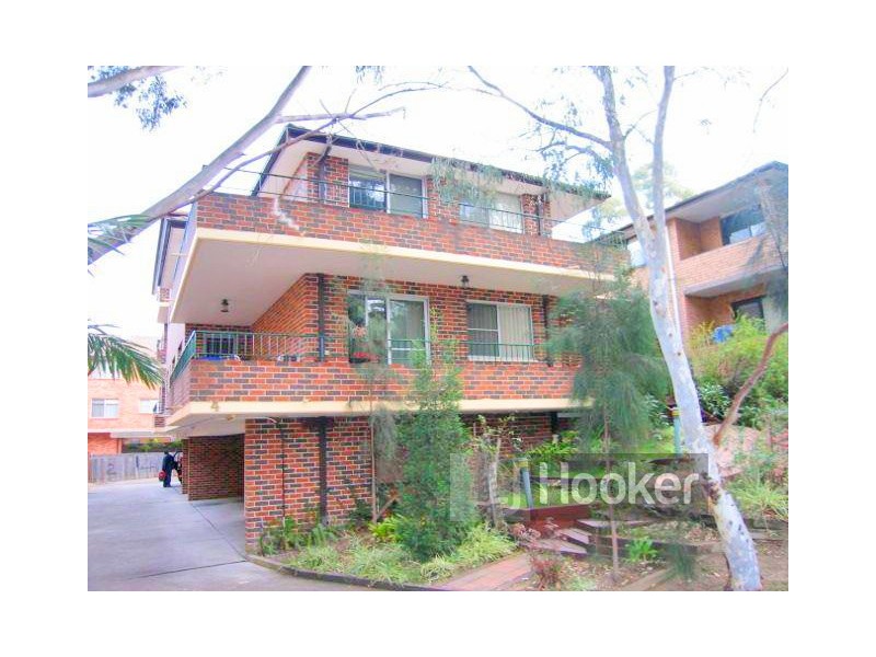 1/4 Queens Road, Westmead NSW 2145