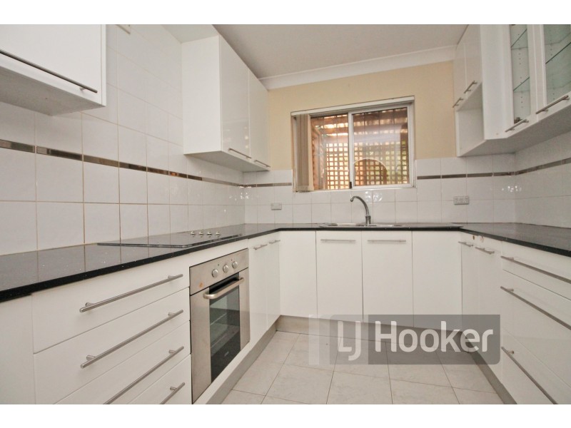 1/4 Queens Road, Westmead NSW 2145