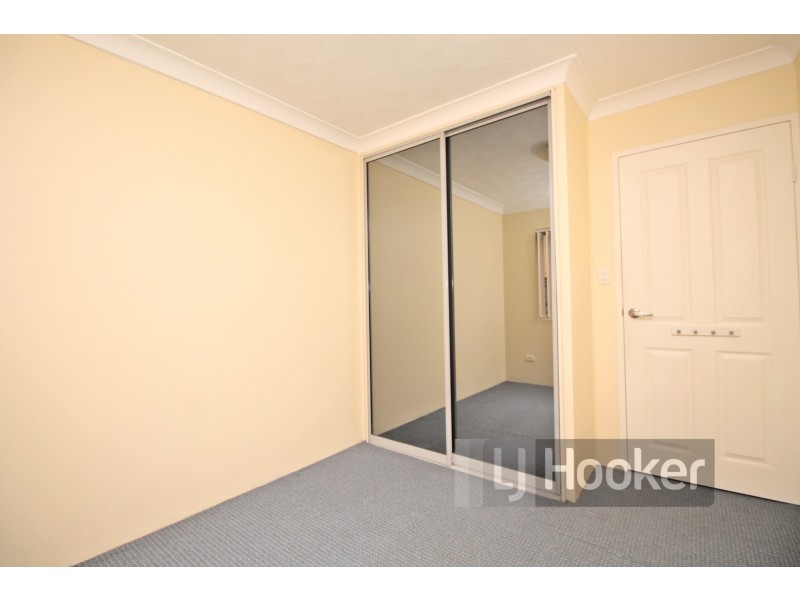 1/4 Queens Road, Westmead NSW 2145