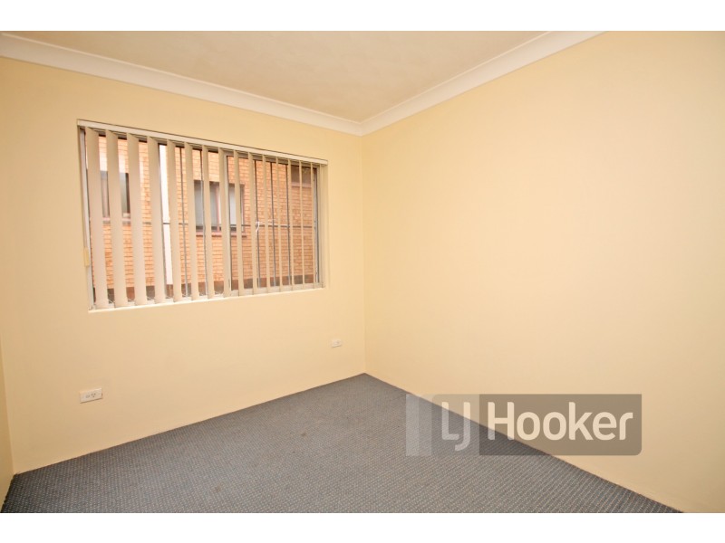 1/4 Queens Road, Westmead NSW 2145