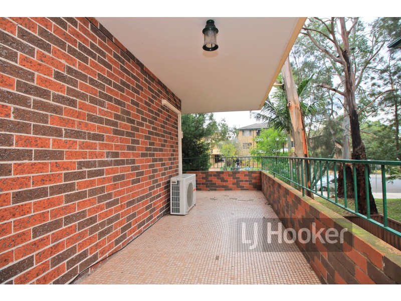 1/4 Queens Road, Westmead NSW 2145