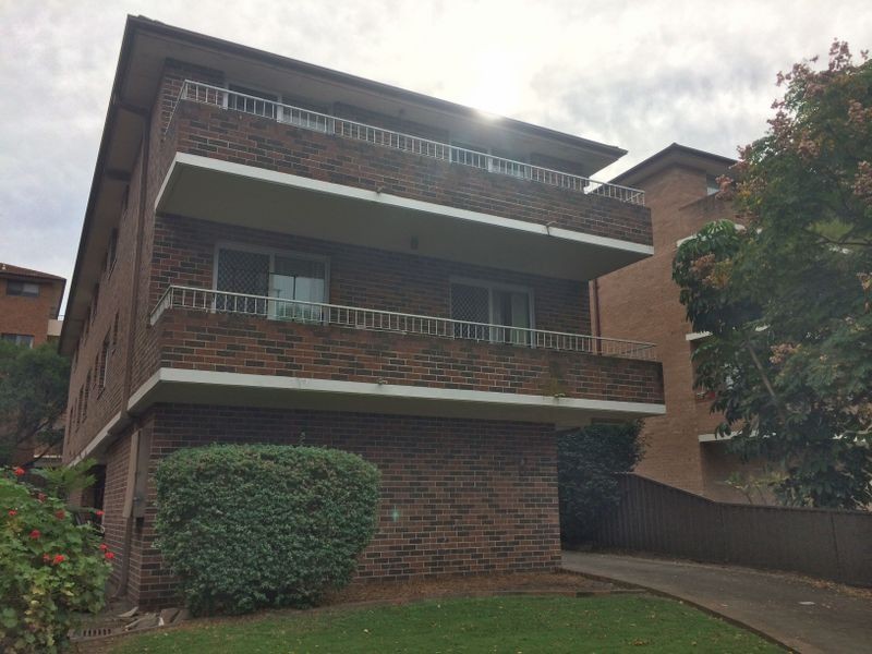 8 Central Avenue, Westmead NSW 2145