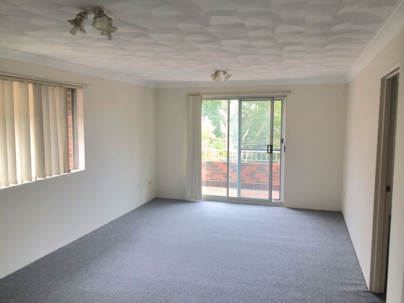 8 Central Avenue, Westmead NSW 2145