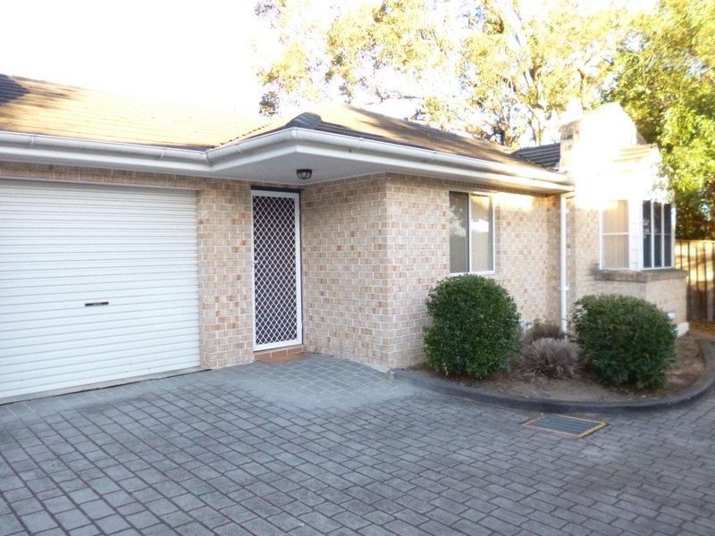 37 Binalong Road, Pendle Hill NSW 2145