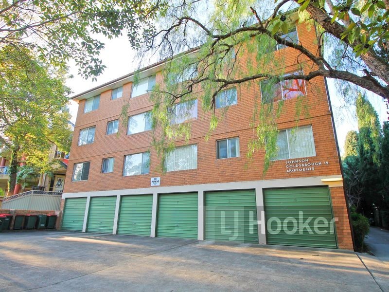 19 Queens Road, Westmead NSW 2145