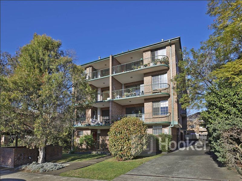 8 Hainsworth Street, Westmead NSW 2145