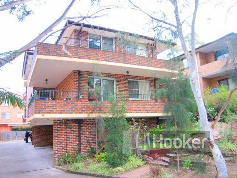 1/4 Queens Road, Westmead NSW 2145