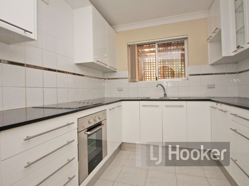 1/4 Queens Road, Westmead NSW 2145