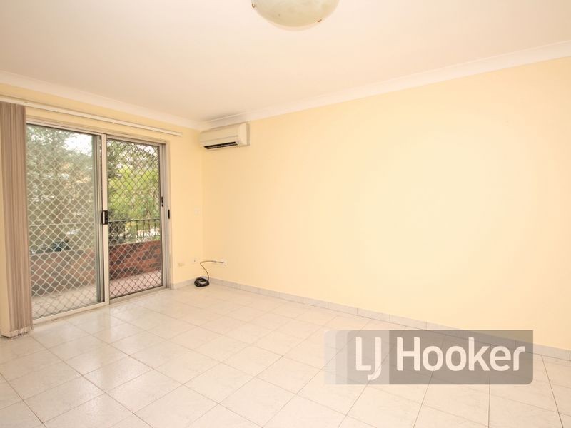 1/4 Queens Road, Westmead NSW 2145