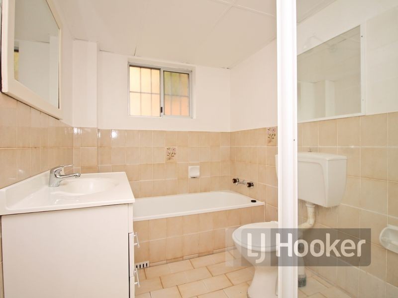 1/4 Queens Road, Westmead NSW 2145