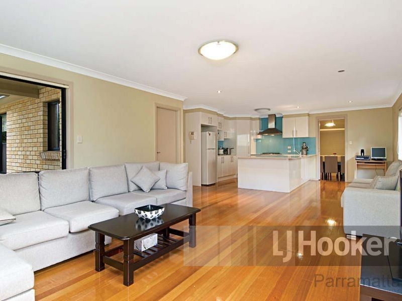 33 Allambie Avenue, Northmead NSW 2152