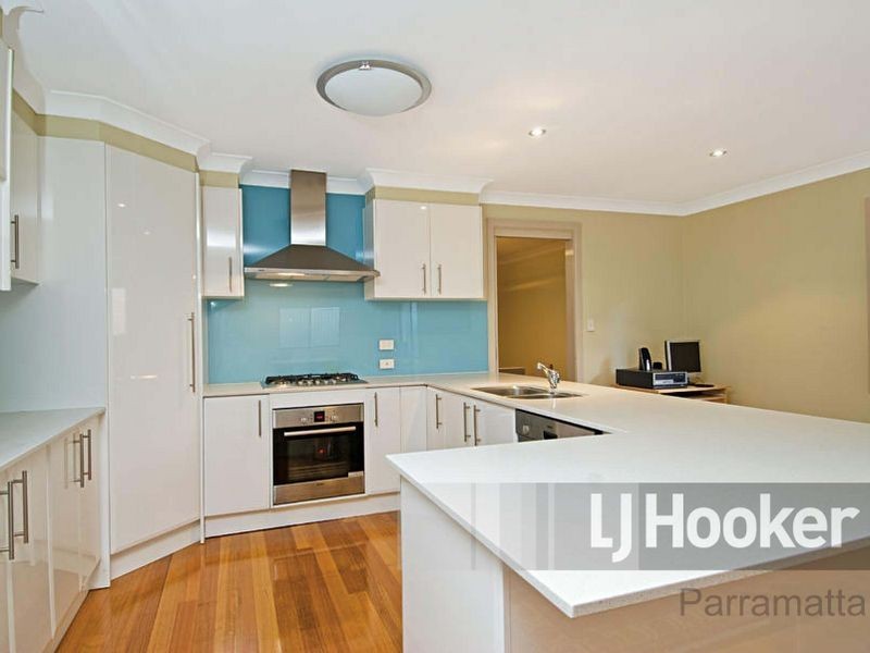 33 Allambie Avenue, Northmead NSW 2152