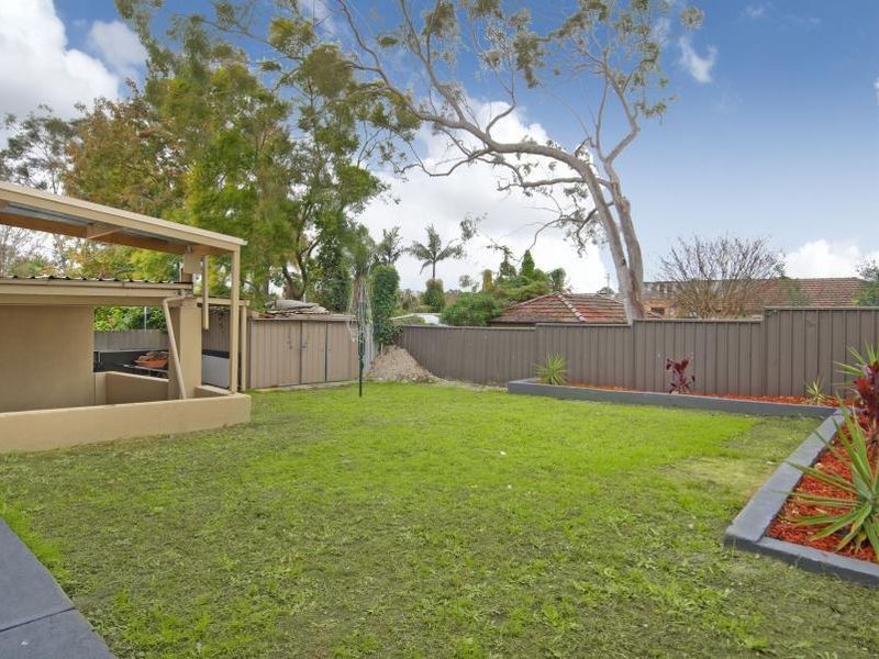 12 Brelogail Street, Northmead NSW 2152