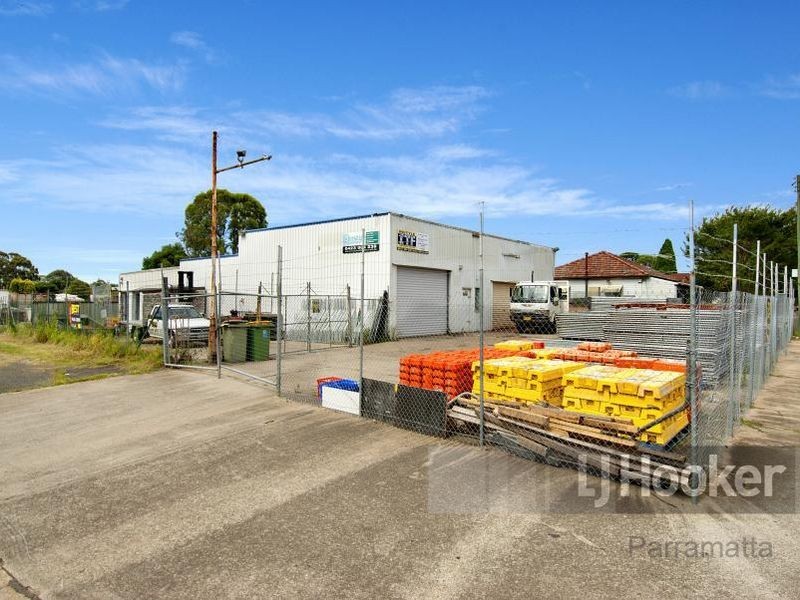 4 Barangaroo Road, Toongabbie NSW 2146