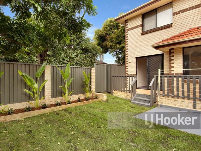 2/17 Girraween Road, Girraween NSW 2145