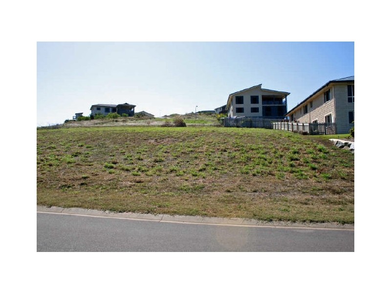 12 Roberts Road, Pacific Heights QLD 4703