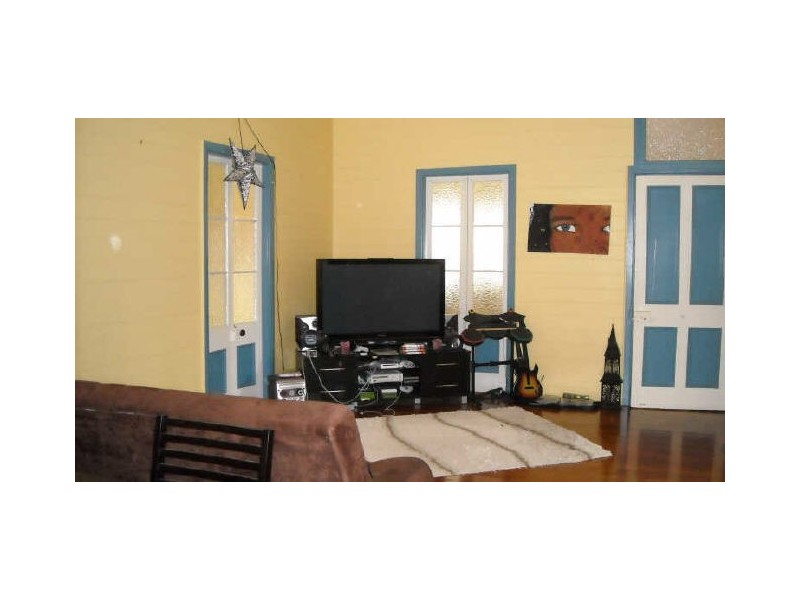 144 Water Street, Berserker QLD 4701