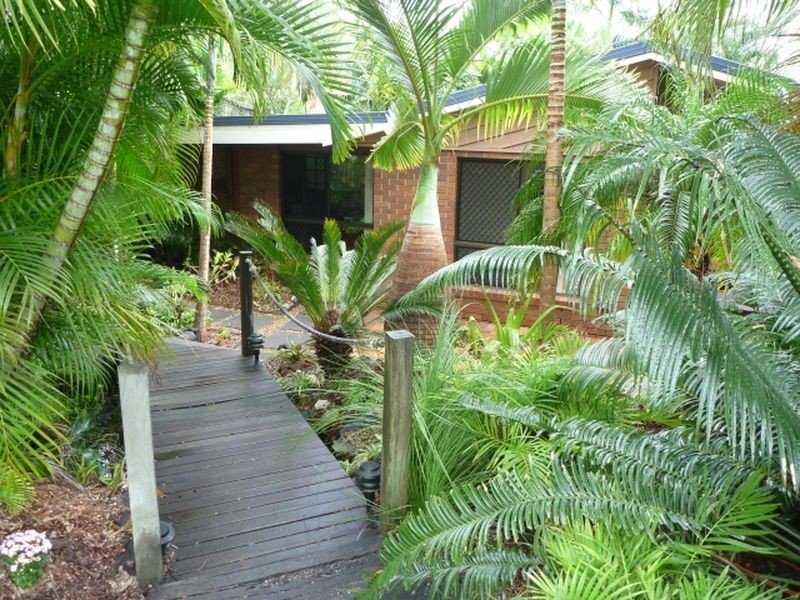 12 Pegasus Court, Eatons Hill QLD 4037
