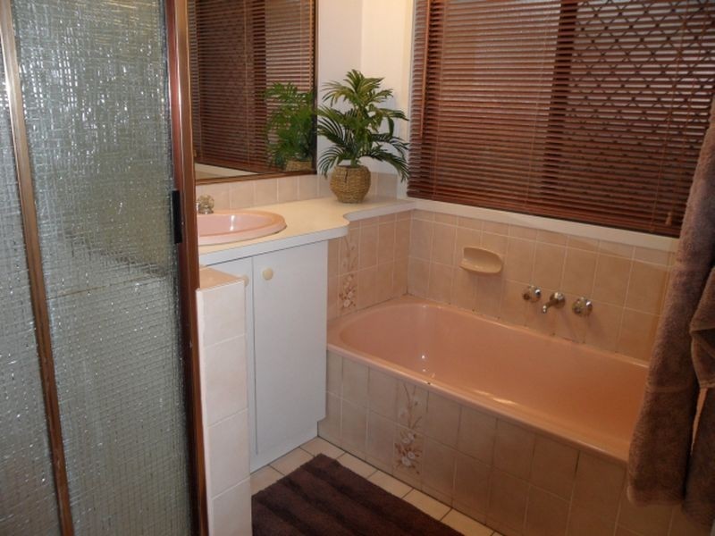 12 Pegasus Court, Eatons Hill QLD 4037