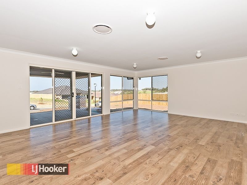 1 Moor Cct, Warner QLD 4500