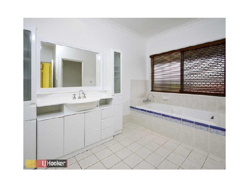 Eatons Hill QLD 4037