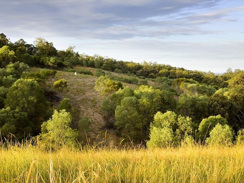 18 Hacker Road, Cashmere QLD 4500