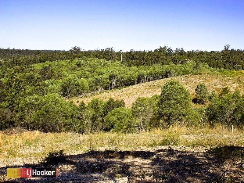 18 Hacker Road, Cashmere QLD 4500