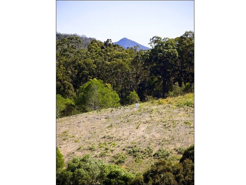 18 Hacker Road, Cashmere QLD 4500